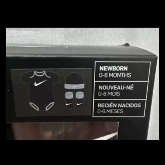 Nike Swoosh Baby Gift Set 6-12 Months 3 Pc Set Bodysuit Booties Hat - Picture 2 of 4